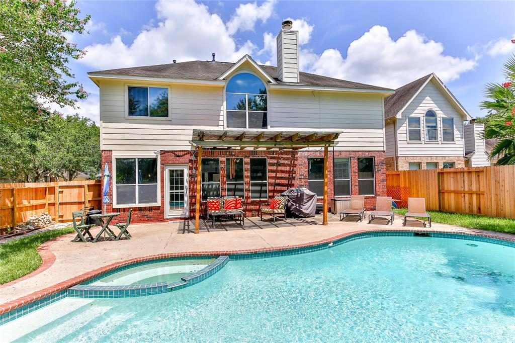 Beautiful Home With Pool